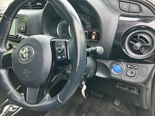 TOYOTA VITZ 2018