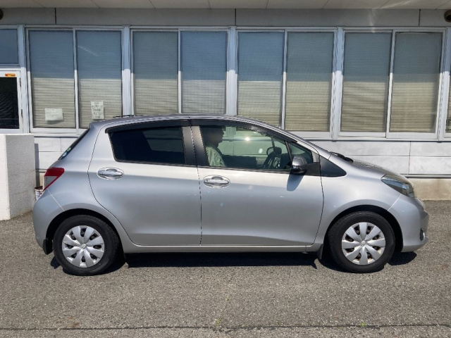 TOYOTA VITZ 2012