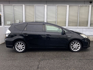 TOYOTA PRIUS ALPHA 2012