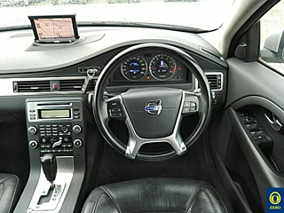 VOLVO V70 2010