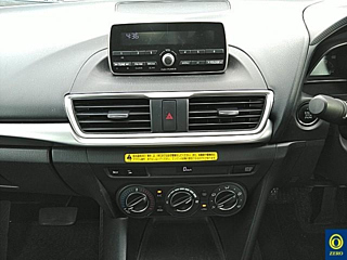 MAZDA AXELA 2017
