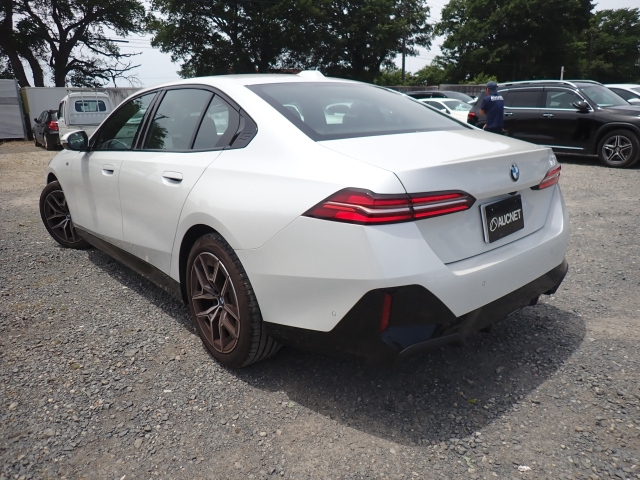 BMW 5 SERIES 2024