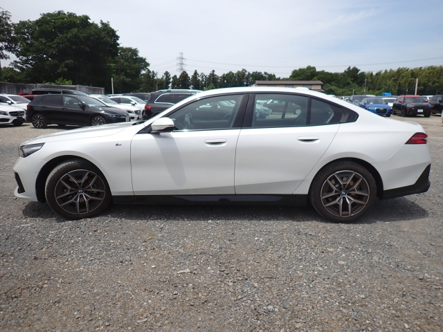 BMW 5 SERIES 2024