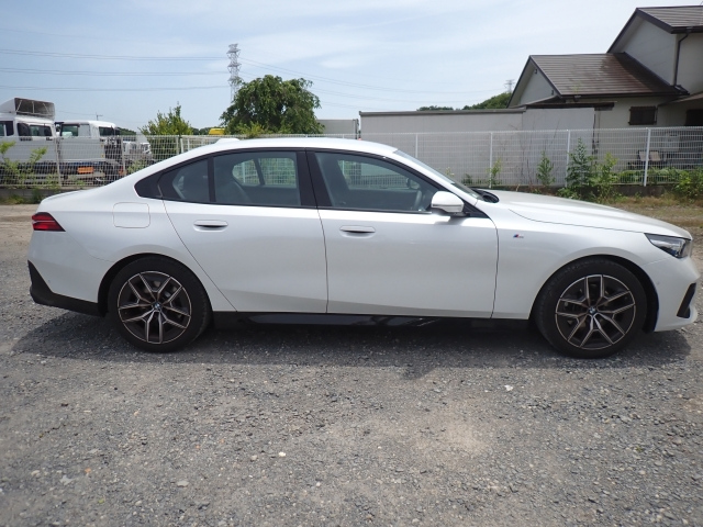 BMW 5 SERIES 2024