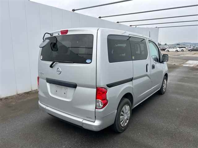 NISSAN NV200 2017