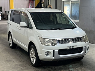 MITSUBISHI DELICA D5 2013
