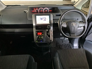 TOYOTA VOXY 2012