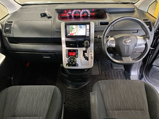 TOYOTA VOXY 2011