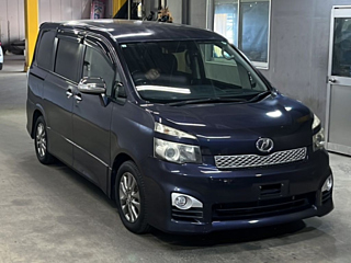 TOYOTA VOXY 2011