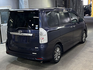 TOYOTA VOXY 2011