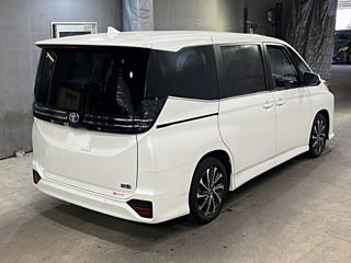TOYOTA VOXY 2025