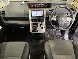TOYOTA VOXY 2010