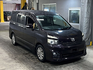 TOYOTA VOXY 2010