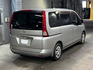 NISSAN SERENA 2010