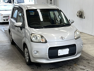 TOYOTA PORTE 2013