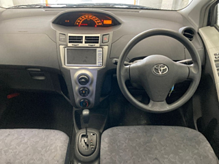 TOYOTA VITZ 2010