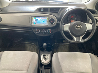 TOYOTA VITZ 2011