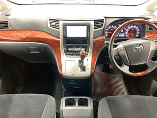 TOYOTA VELLFIRE 2010