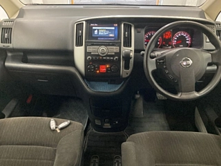 NISSAN SERENA 2010