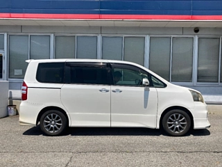 TOYOTA NOAH 2011
