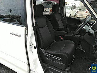 NISSAN SERENA 2013