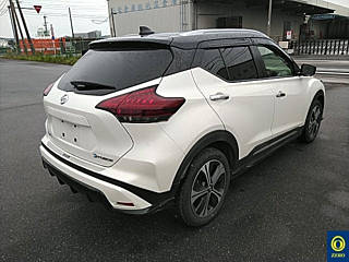 NISSAN KIX 2020