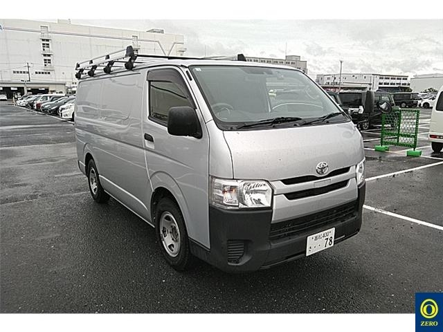 TOYOTA HIACE VAN 2020
