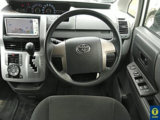 TOYOTA VOXY 2008