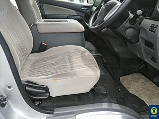 NISSAN CARAVAN 2015