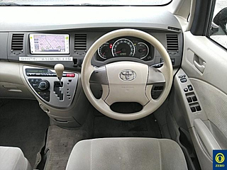 TOYOTA ISIS 2012