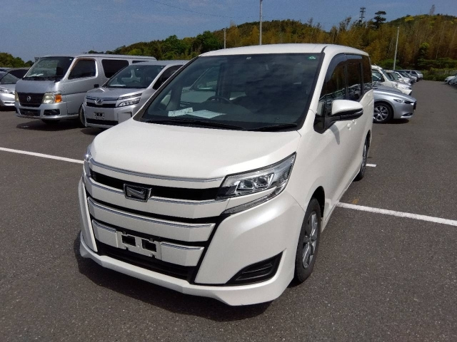 TOYOTA NOAH 2018