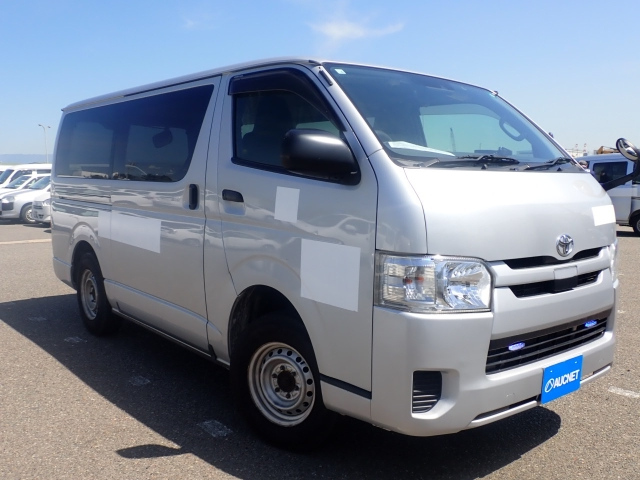 TOYOTA HIACE VAN 2020