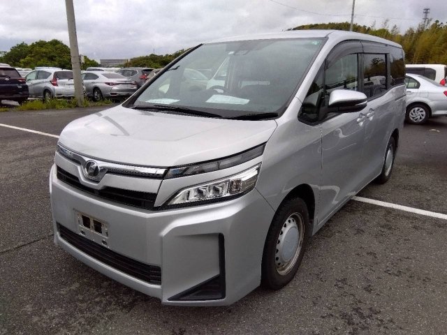 TOYOTA VOXY 2020