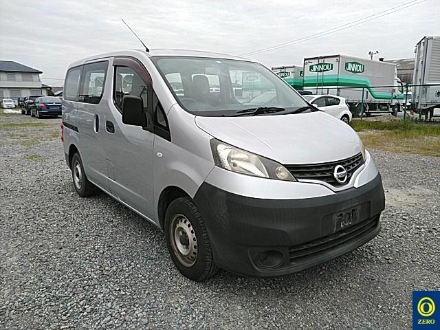 NISSAN NV200