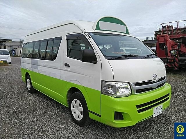 TOYOTA HIACE VAN 2011