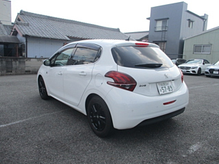 PEUGEOT 208 2018