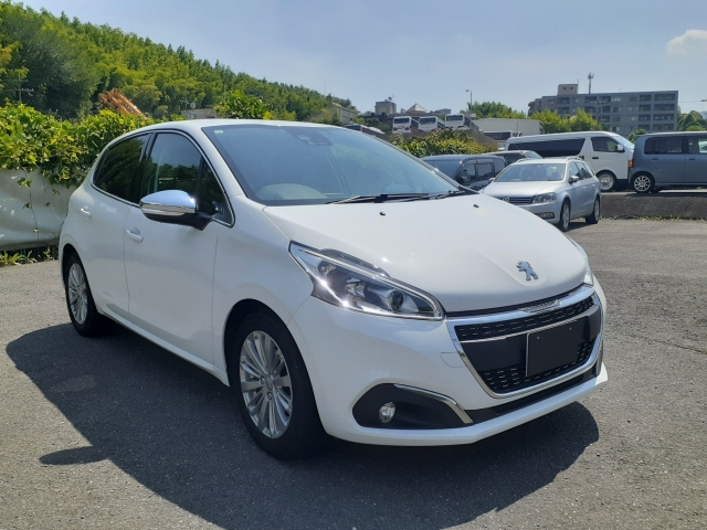 PEUGEOT 208 2017