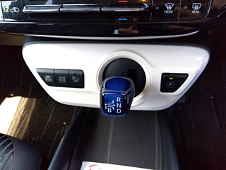 TOYOTA PRIUS 2018