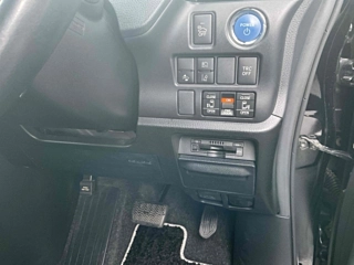 TOYOTA VOXY 2018