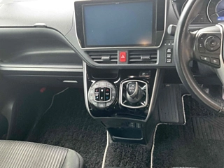 TOYOTA VOXY 2018