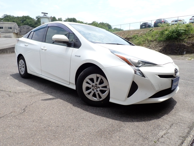 TOYOTA PRIUS 2018