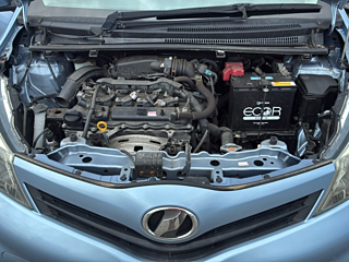 TOYOTA VITZ 2013