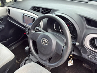 TOYOTA VITZ 2013