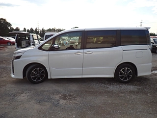TOYOTA VOXY 2020