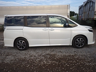 TOYOTA VOXY 2020