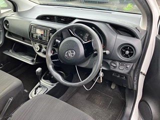 TOYOTA VITZ 2017