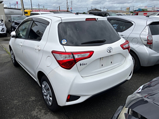 TOYOTA VITZ 2017
