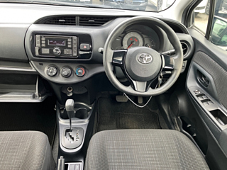 TOYOTA VITZ 2017