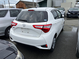 TOYOTA VITZ 2017