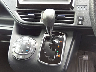 TOYOTA NOAH 2018